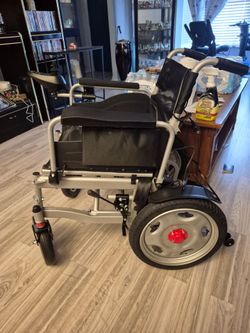 Haiyo. Driveey foldable electric moblity wheel chair brand new
