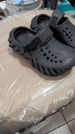 Kids Crocs size 11