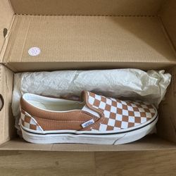 New in box- Men’s/Women Classic Slip-on Checkerboard Vans Shoes Size 8.5