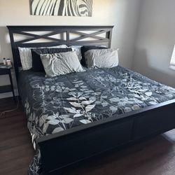 King Size Bed And Dresser Drawers 