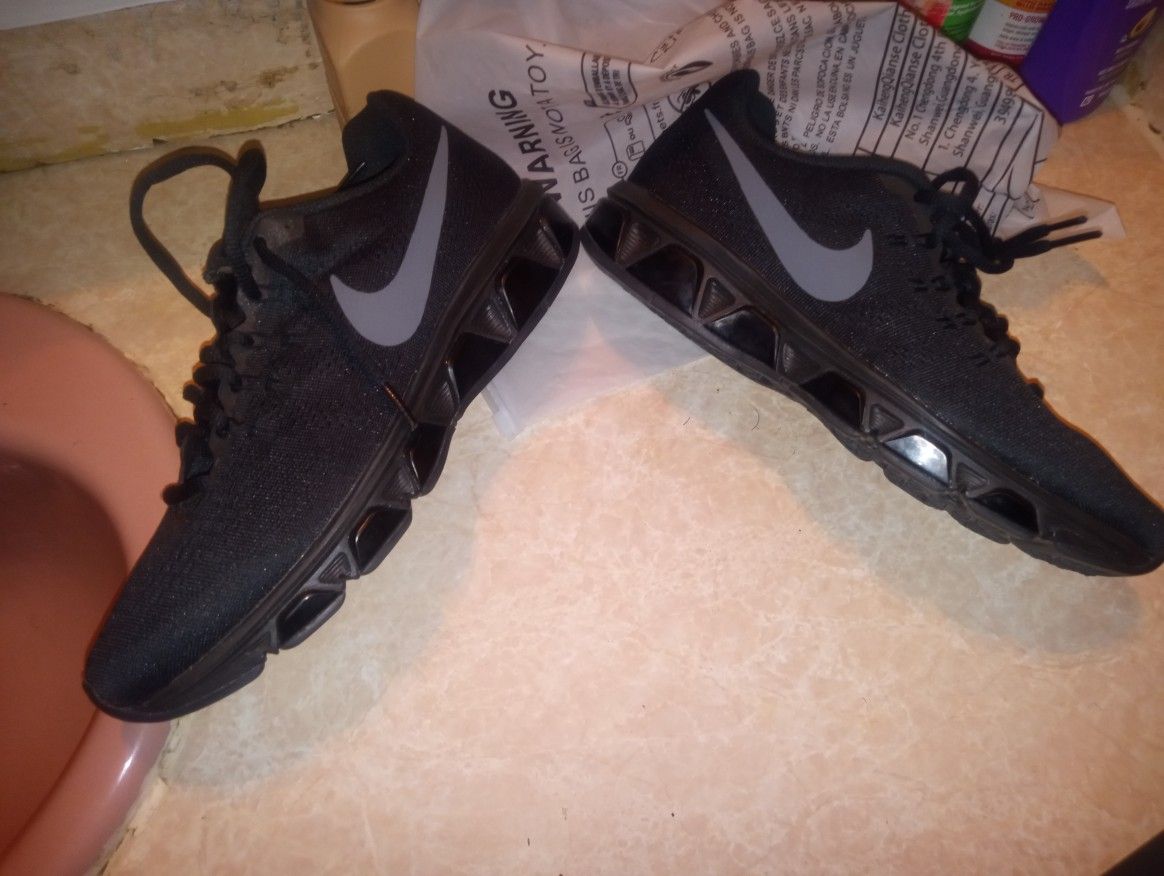 $20 New Air Max Women's Sz 10 