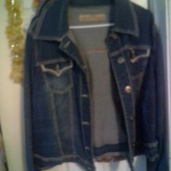 Extra Large Women's Jean Jacket $20  Size 1X Brand Amethyst Jeans Color Blue It's Not Giving Me An Option For Local  Pick Up Package  Not Include