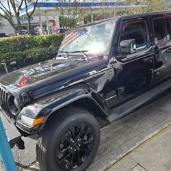 2022 Jeep Gladiator Black.