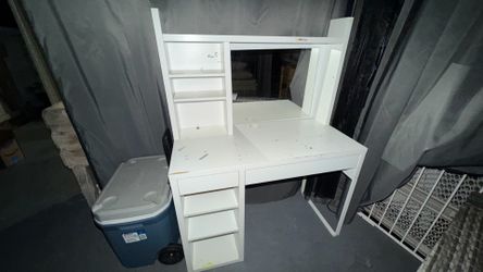 Desk / vanity