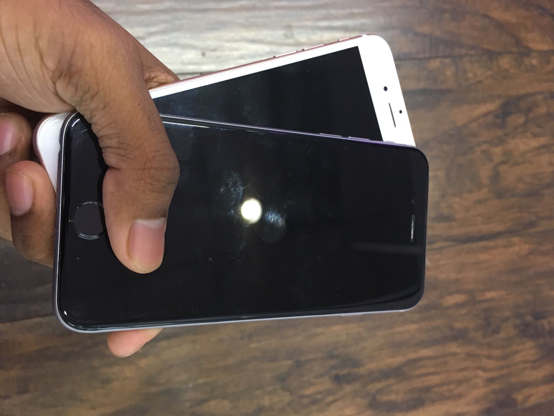 iPhone 6s 16gb/ 64GB Factory Unlocked Excellent Condition With Free Charger