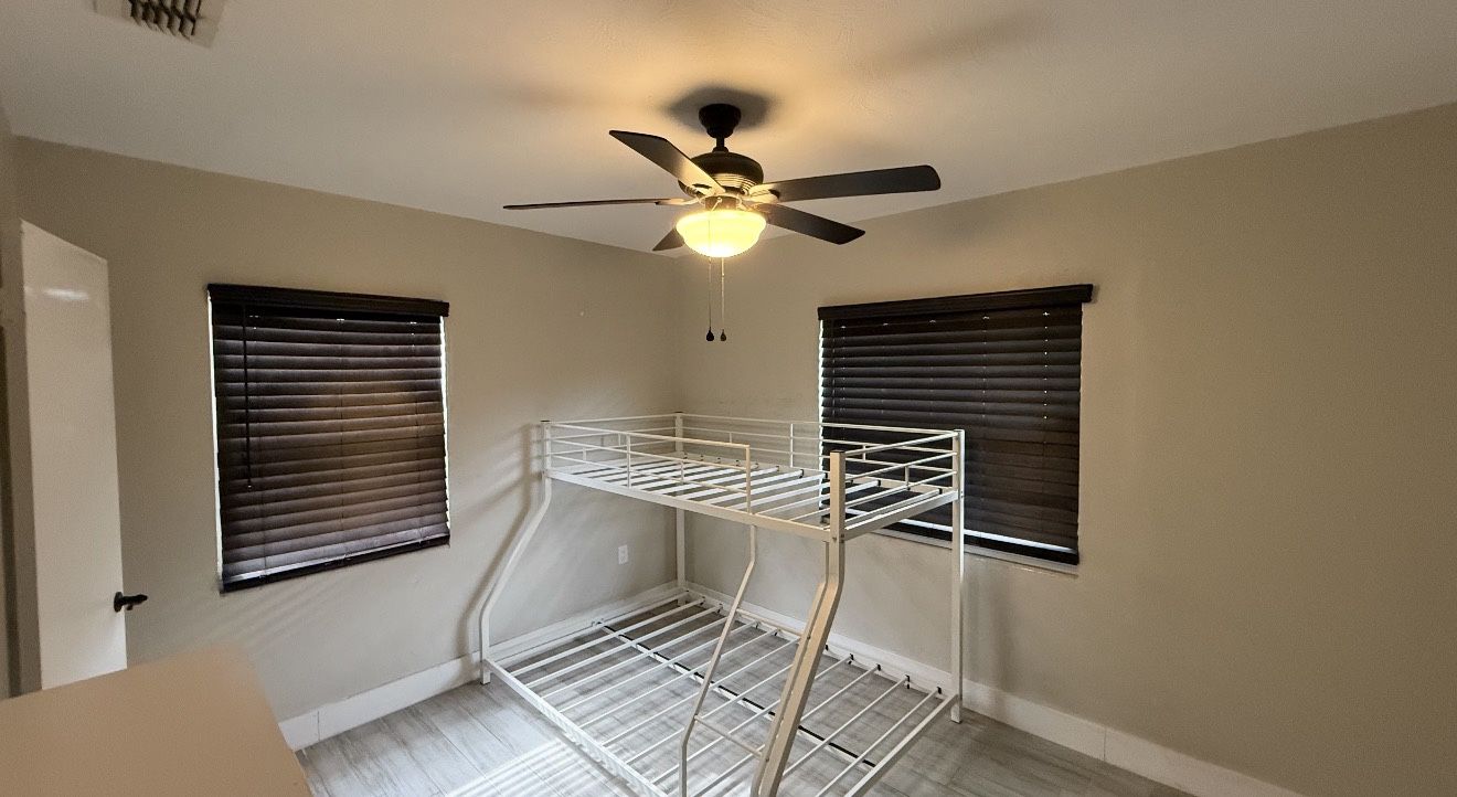 Bunk bed. Full At the bottom twin up top