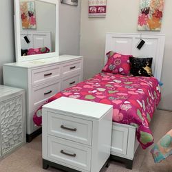 Brynburg White Footboard Storage Platform Youth Bedroom Set 