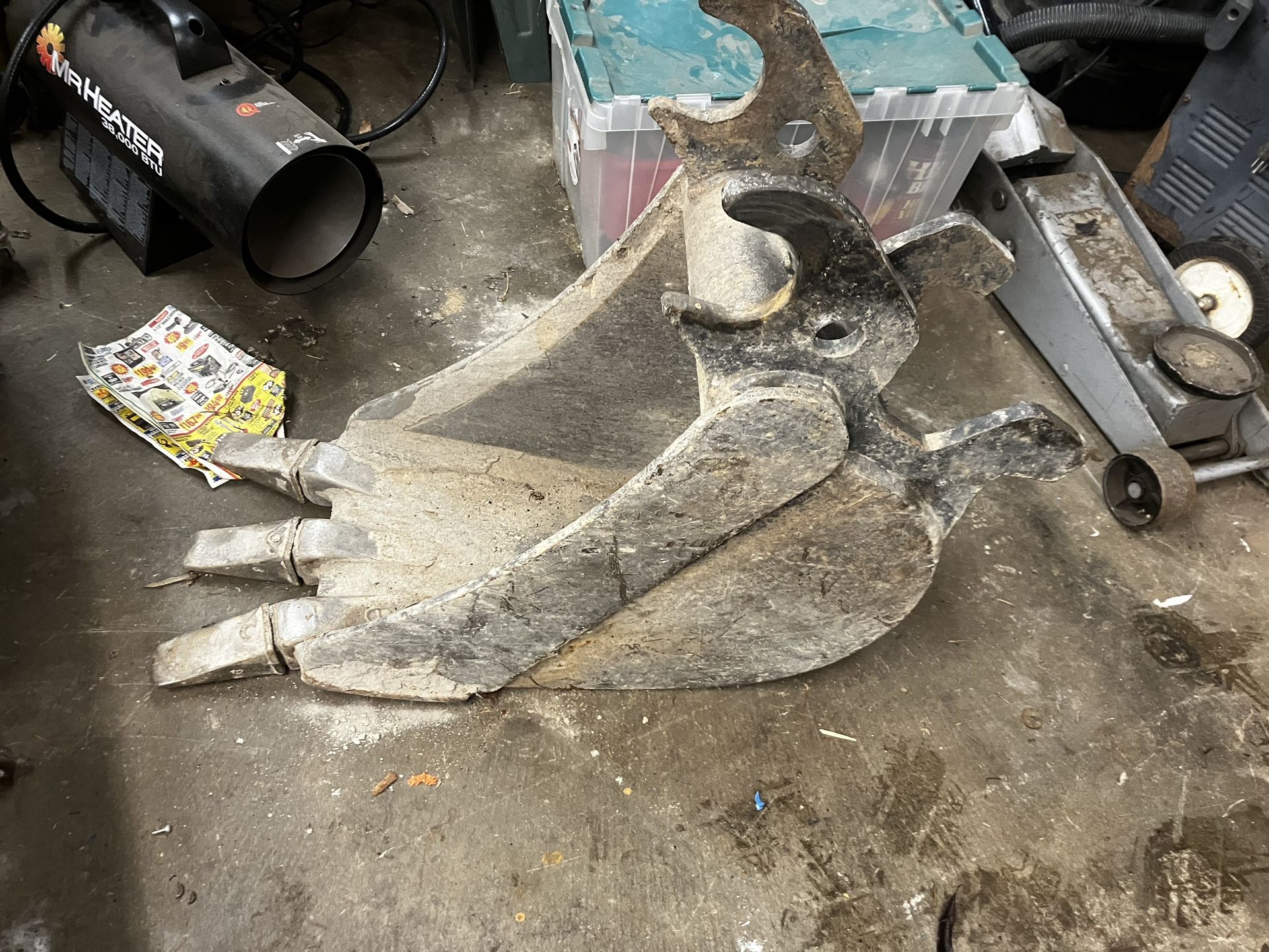 12” Excavator Bucket Deere Or Hitachi
