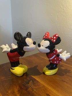 Disney - Mickey & Minnie SALT & PEPPER Shakers