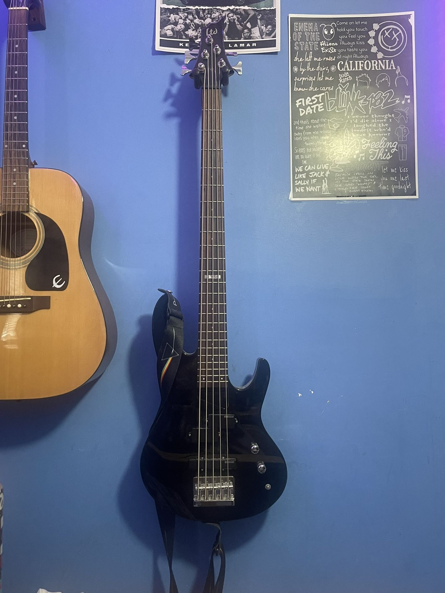 5 string Bass ESP LTD with amp