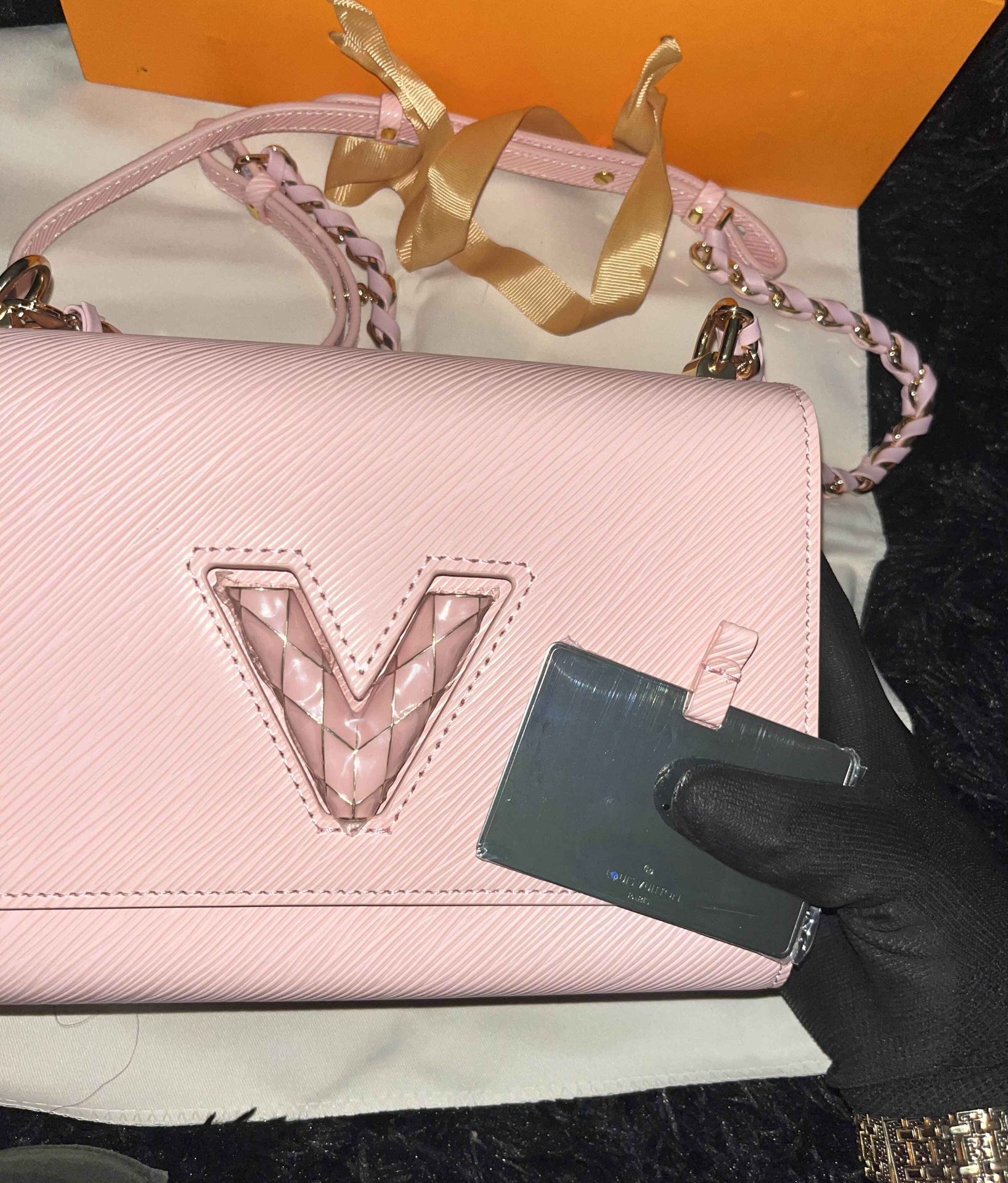 💖 MOVING SALE – Designer-Style Pink Crossbody Bag 💖