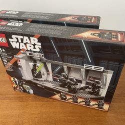 LEGO Star Wars Mandalorian Dark Trooper Attack (75324)