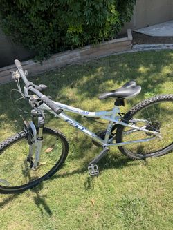 GT Aggressor 3.0 Mountain Bike – 26” Wheels