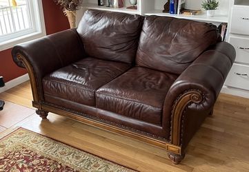 Broyhill outlet leather loveseat