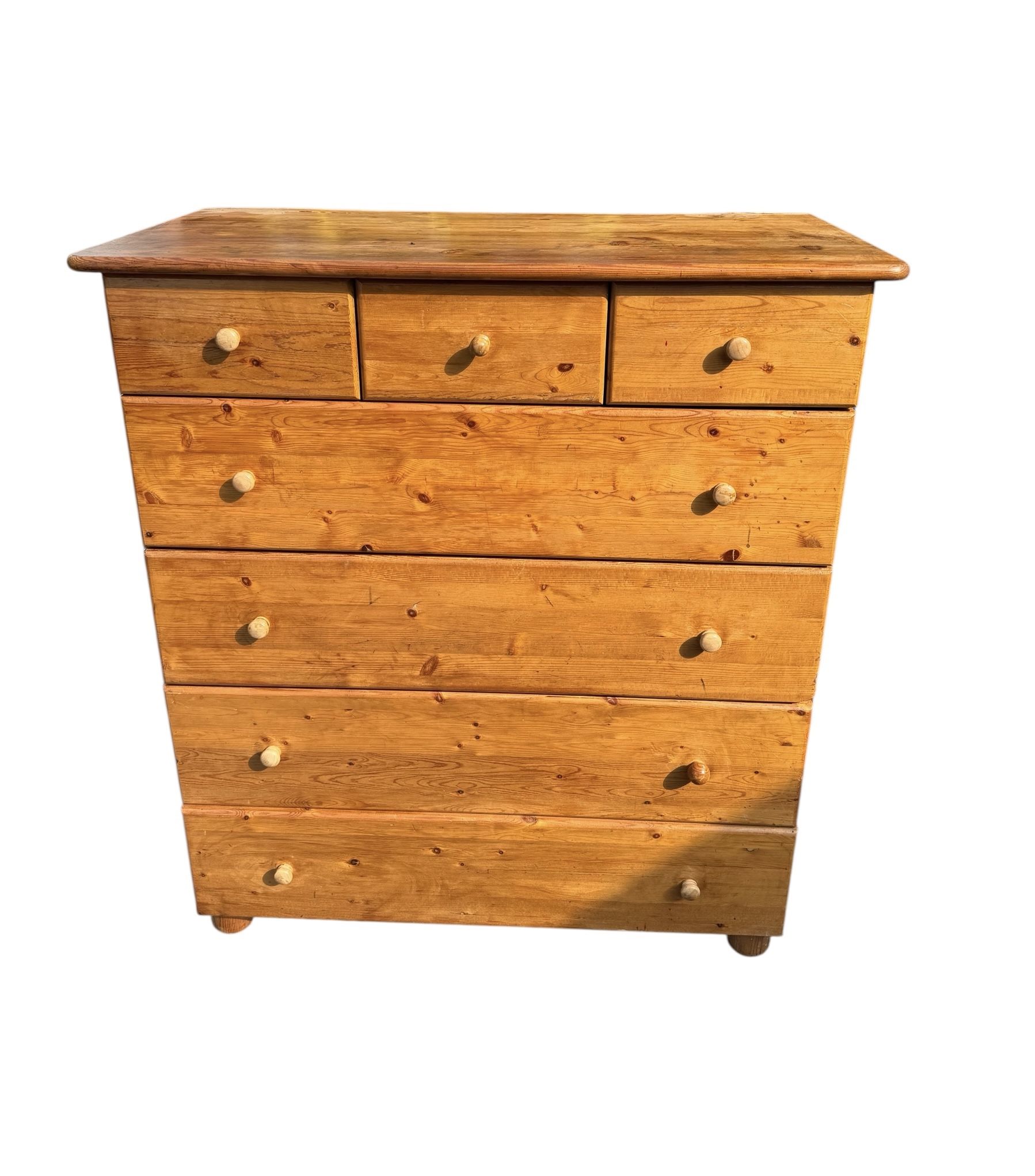Traditional 7-drawer tall boy dresser, good condition. measure measurements : 19 1/2 deep x 38 1/2 W x 42 1/2”H.