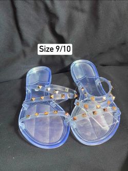 New women’s sandals size 9/10