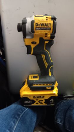 DeWalt 20V Brushless Impact Driver with 4Ah Battery and Battery Charger