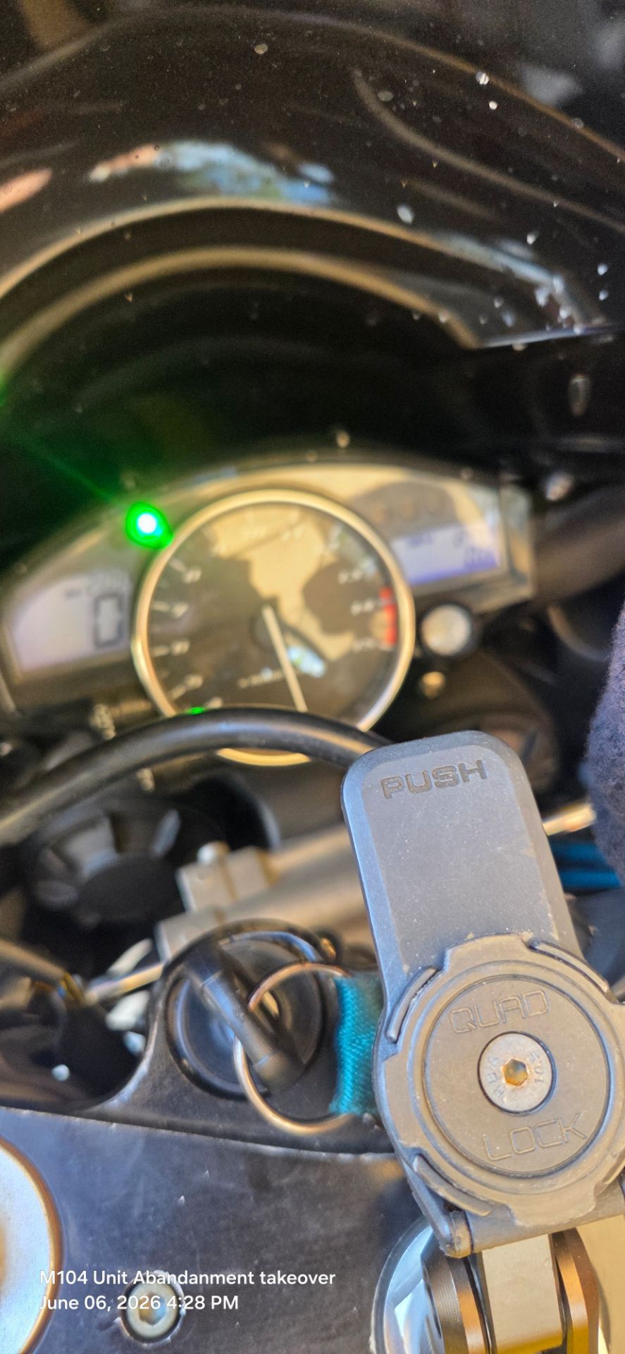2006 Yamaha R1 bike