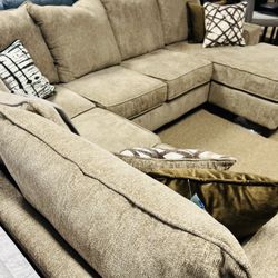 Entertainment Stylish Reversible Chaise Sectional!