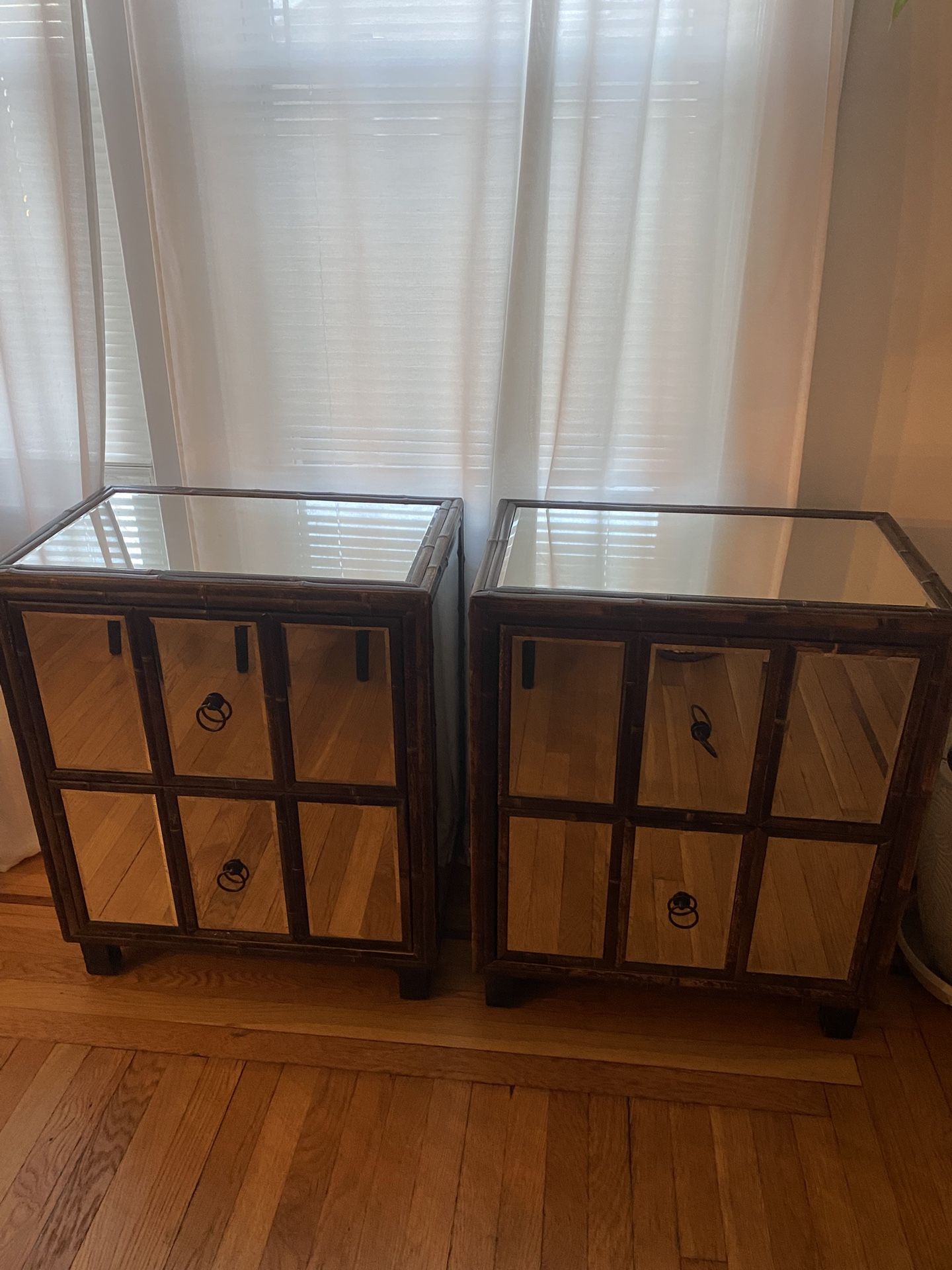 2 Beautiful Wooden/Mirror Nightstands