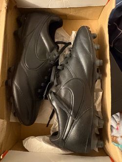 Soccer shoes, Nike premiere