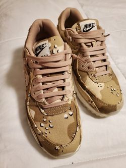 Nike Women's Size 9 Tennis Shoes Sneakers
