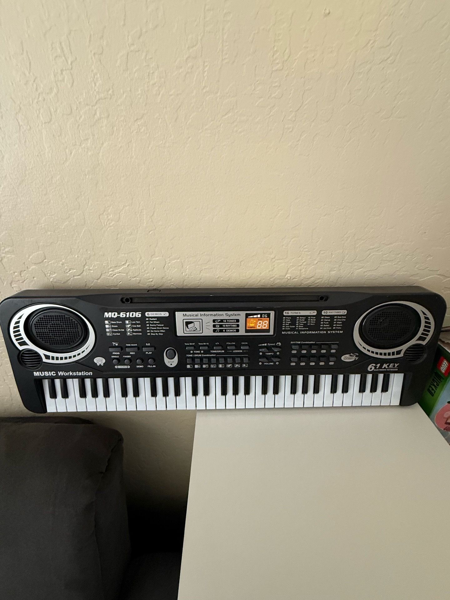 Portable music keyboard