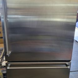 VIKING PRO REFIGERATOR ICE WATER