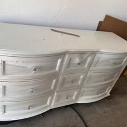 Dresser 9 drawers