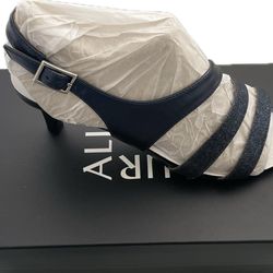 Naturalizer Taimi Sandal in Navy 7.5