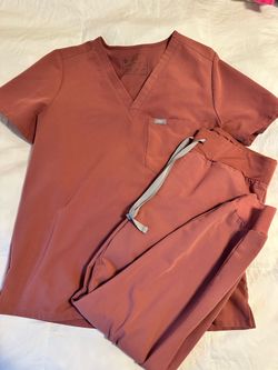Women’s pink Figs