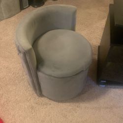 24inch Tall Chair Whit Storage Under The Seat 20 In Diameter Spinner.  $20. OBO 