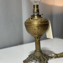 1890s Kerosene Lamp 