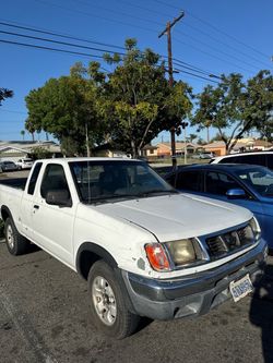 Nissan Frontier Extended Cab Pickup Truck