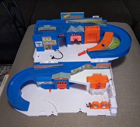 Hot Wheels Sto N Go Service Station Center