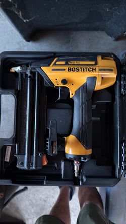 Bosch kneeling gun normal use good condition or best offer no use for it anymore Bosch kneeling gun normal use good condition or best offer no use for