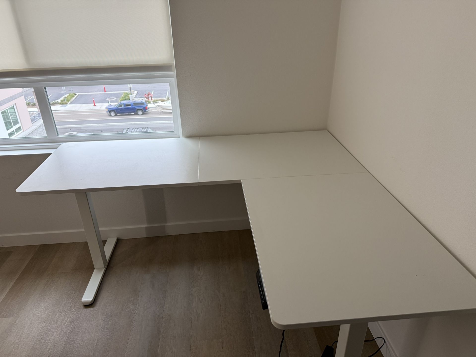 VIVO L-Shaped Electric Standing Desk – Adjustable Height – Great Condition!