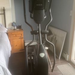 Sole 25 Elliptical Machine 