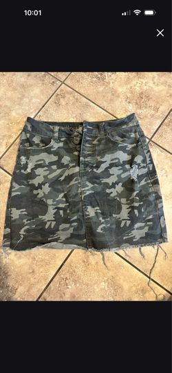 Women’s skirt size 3 $2