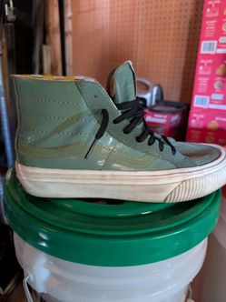 Vans Karina Rozunko sk8-Hi high top sneakers in patent hedge https://offerup.com/redirect/?o=Z3JlZW4uc3o= 9 women's