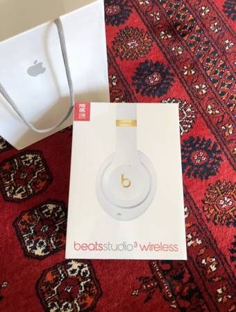 NEW Beats Studio3 Wireless Headphones - White