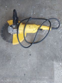 Electric  Dewalt  Concrete Saw ( Condition  Good  )