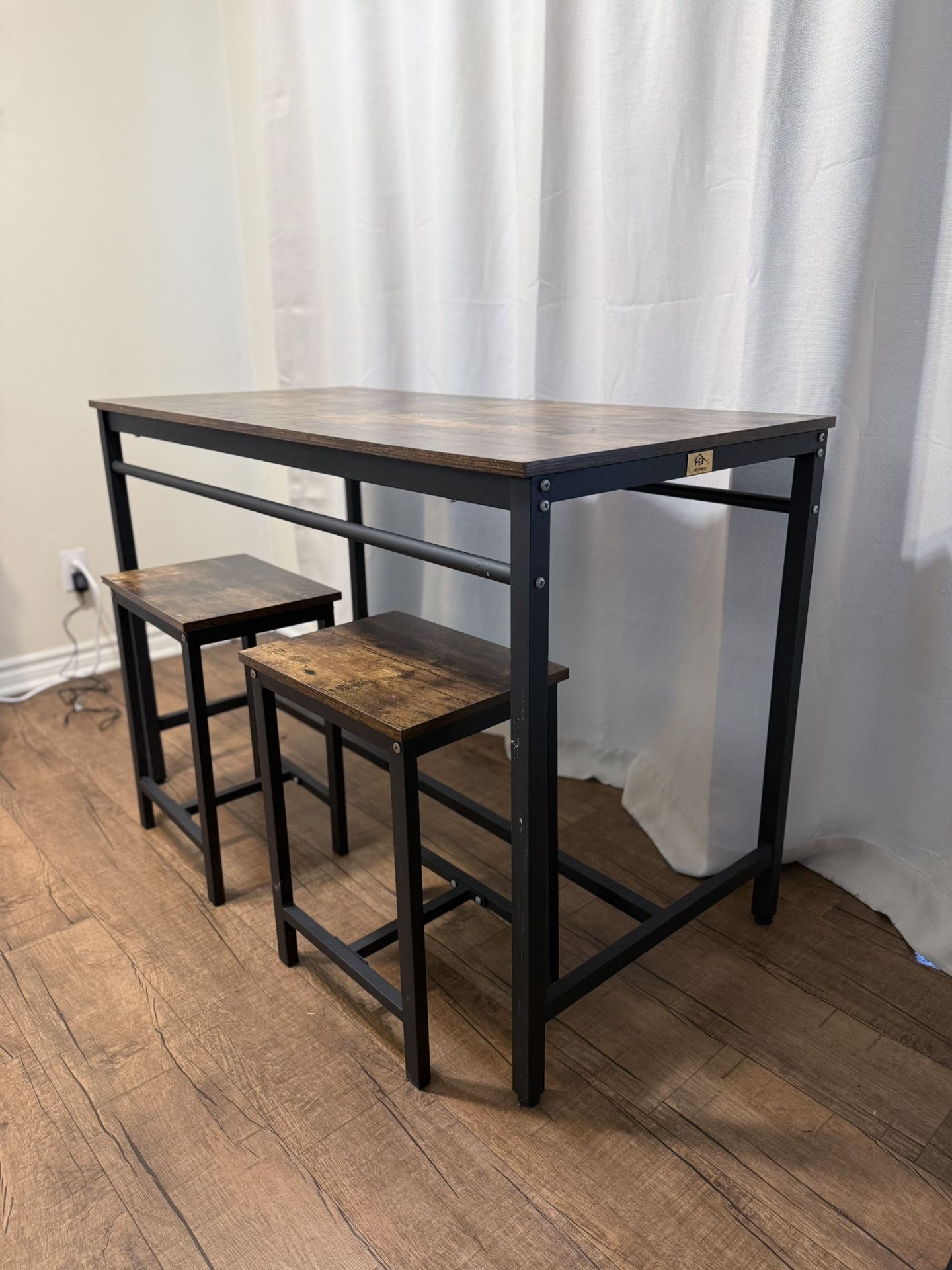 Kitchen/Dining Table