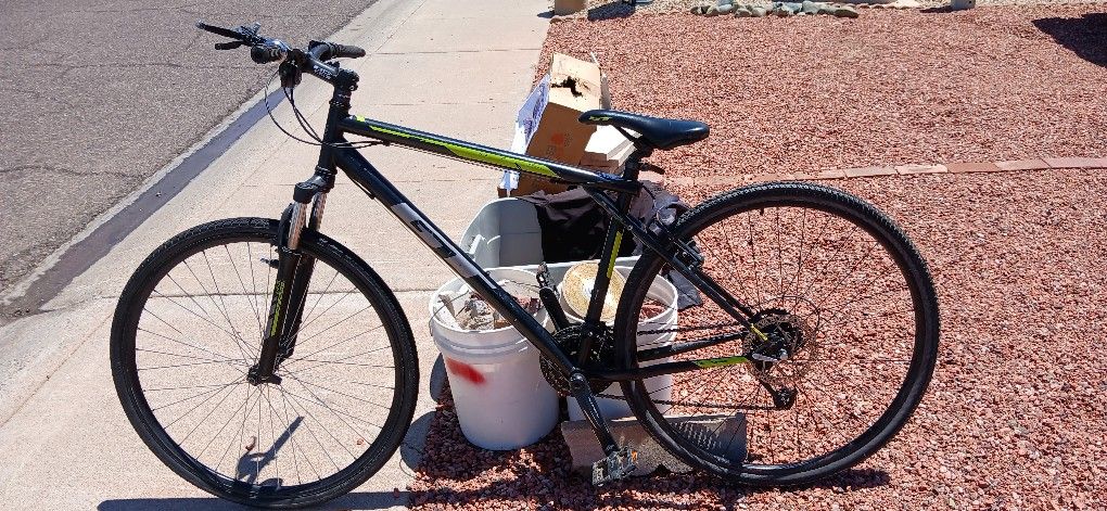 Mens GT Transeo Hybrid Bike