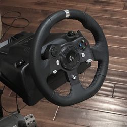 Logitech Racing Wheel w/Pedals and stand