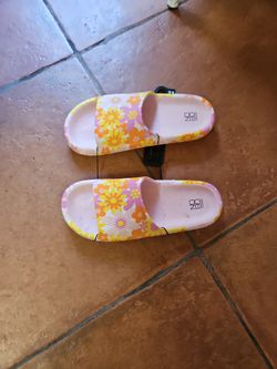 Size 11 Ladies Sandals