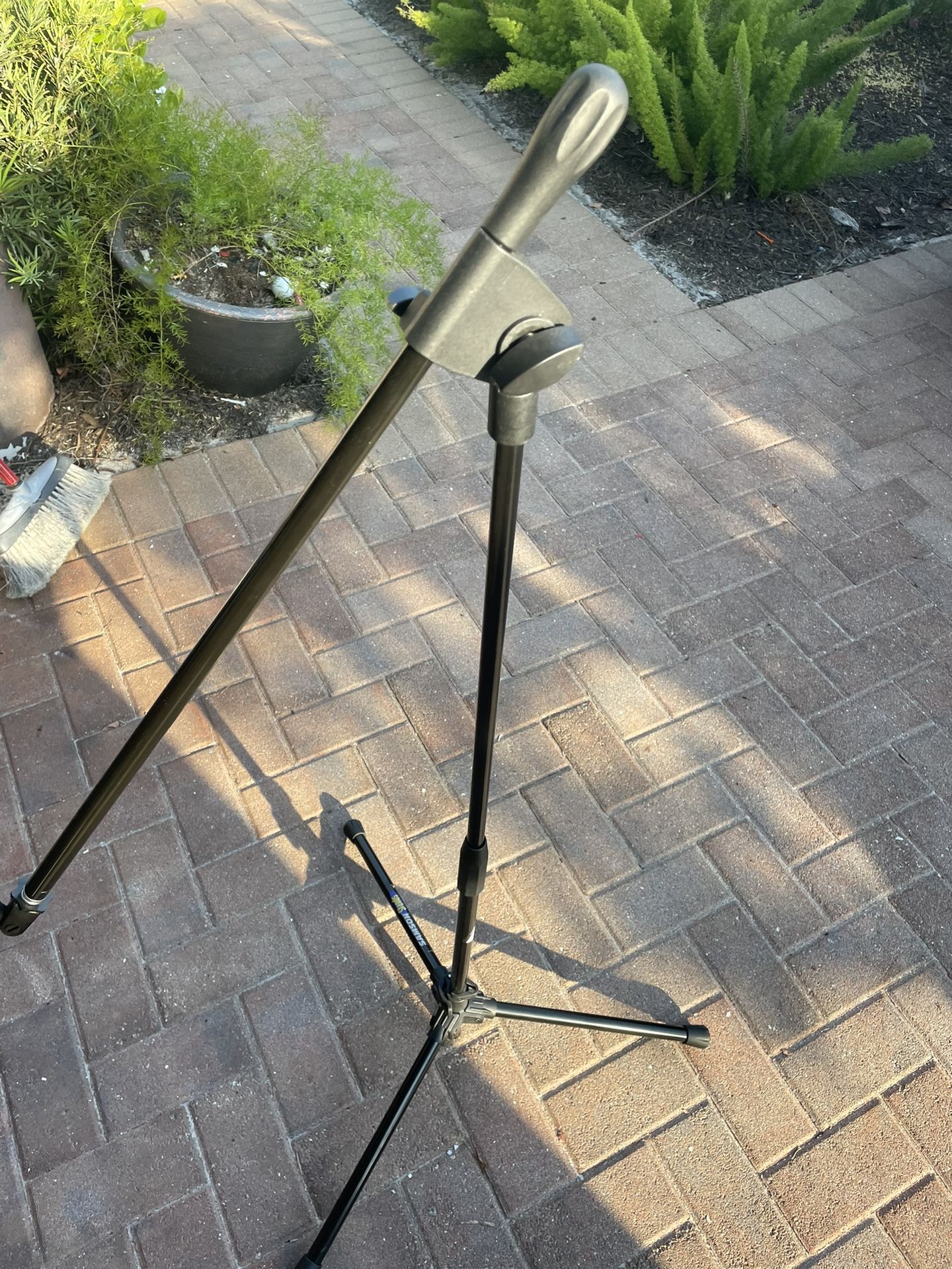 Tripod Microphone Stand With Microphone Holder