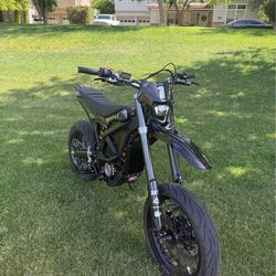 2024 carbon black ultra bee