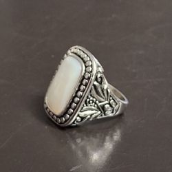 Gorgeous Mother Of Pearl Gemstone Ring Silvertone Band With Rope Design & Ornate Florals On Sides Size 11