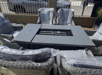 Brand New Patio Outdoor Dining Table Set